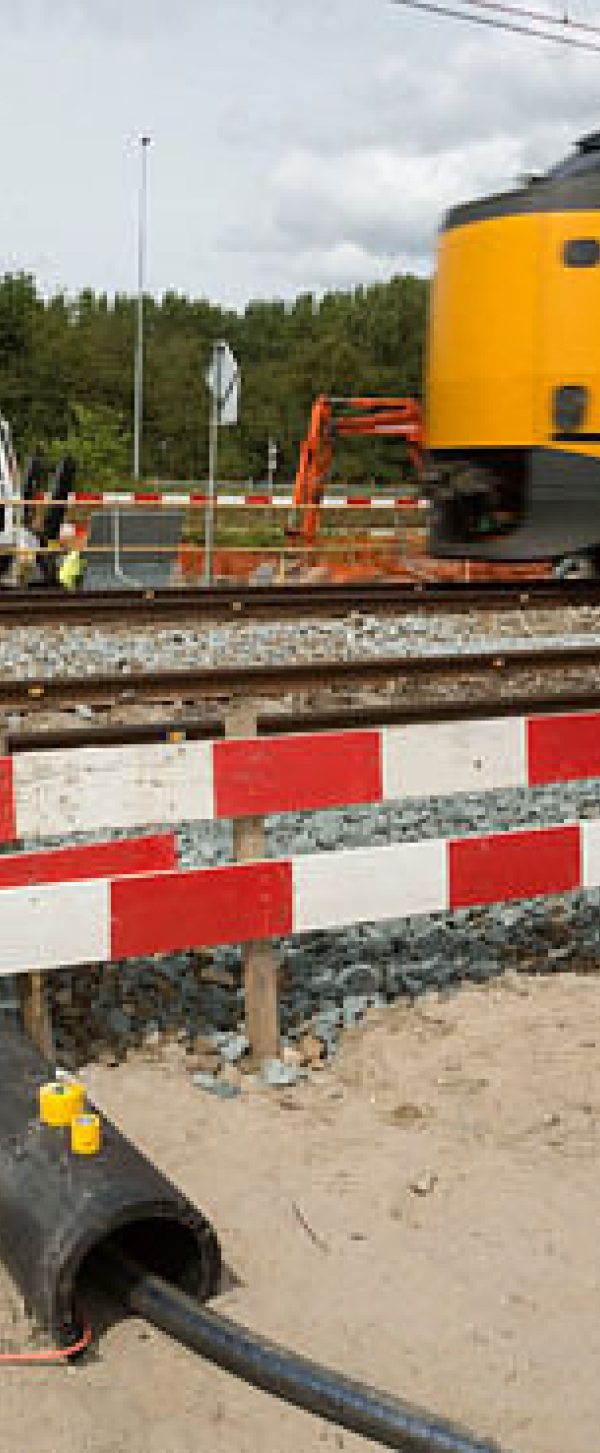 HDD between “live” rail and metro tracks – OV SAAL Schinkelbrug