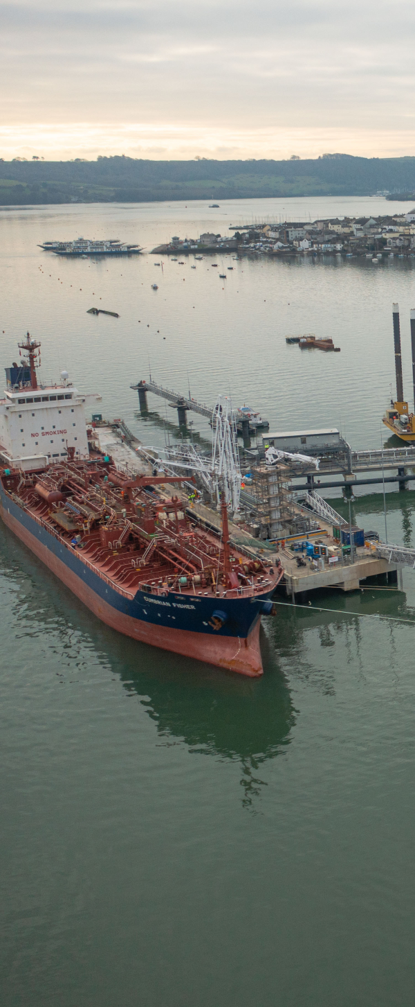 Picture of a ship at the jetty.