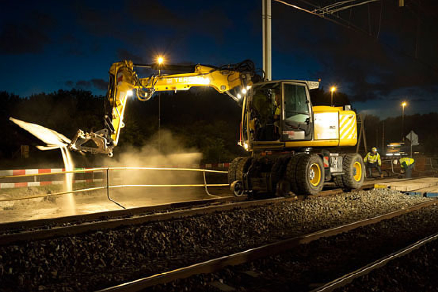 HDD between “live” rail and metro tracks – OV SAAL Schinkelbrug