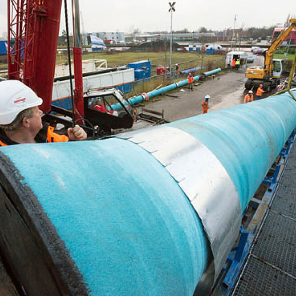 Installation of ductile iron pipeline under expanding canel in Groningen